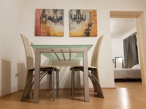 Amazing Apartment 4