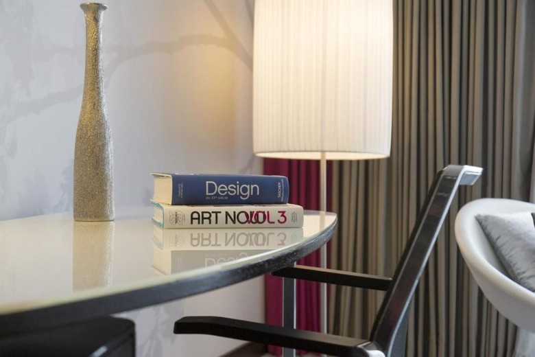 Hotel Renaissance Paris Arc De Triomphe