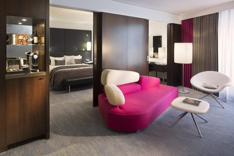 Hotel Renaissance Paris Arc De Triomphe