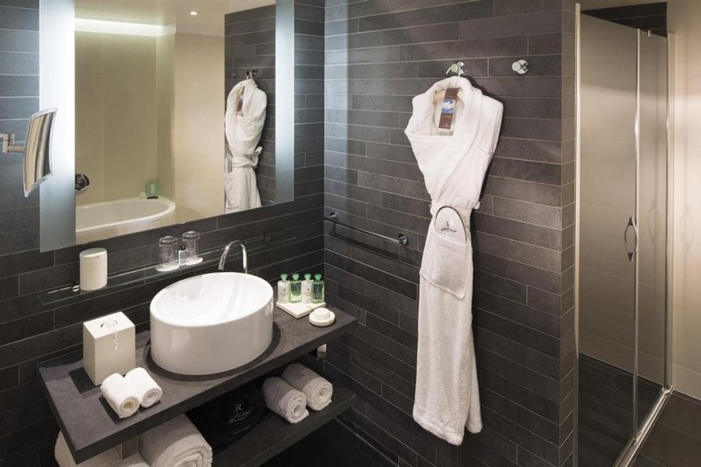 Hotel Renaissance Paris Arc De Triomphe
