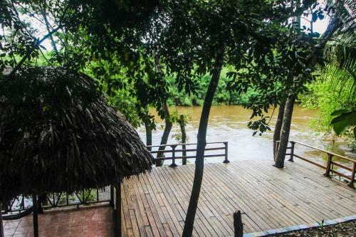 Hotel Cohune Palms River Cabanas