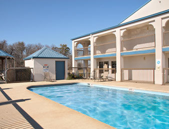 Hotel Days Inn And Suites Pine Bluff