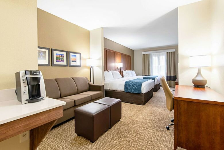 Holiday Inn Express Hotel & Suites Pine Bluff