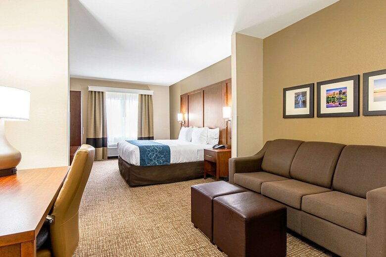 Holiday Inn Express Hotel & Suites Pine Bluff