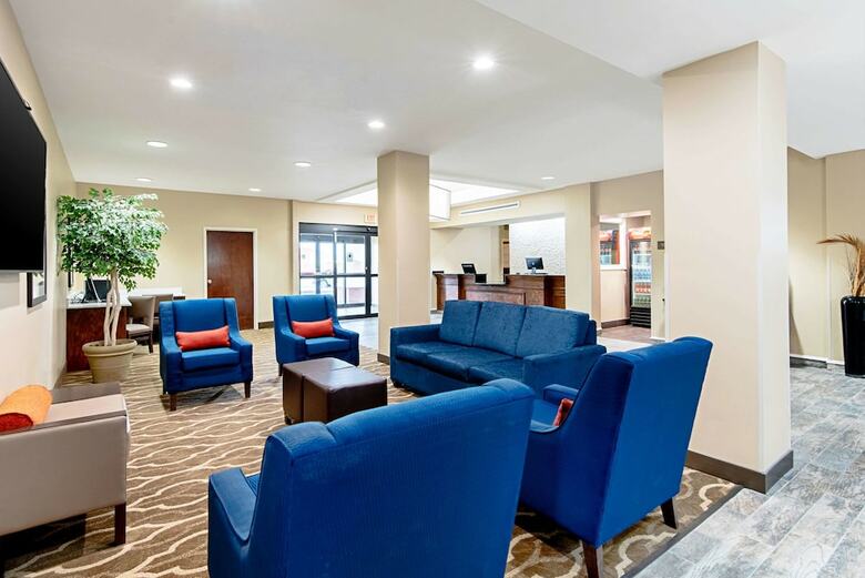 Holiday Inn Express Hotel & Suites Pine Bluff