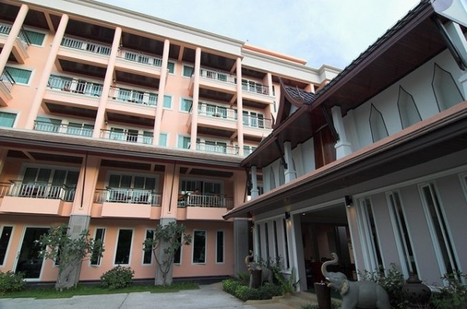 Hotel Thanthip Beach Resort