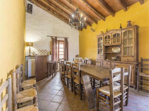 Five-bedroom Holiday Home In Almachar