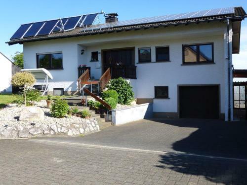 Cozy Apartment In Leudersdorf Eifel With Terrace