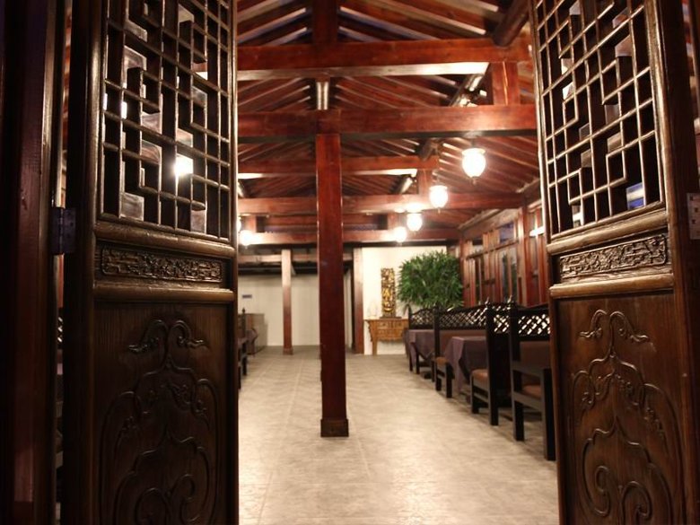 Redwall Jingshan Garden Hotel