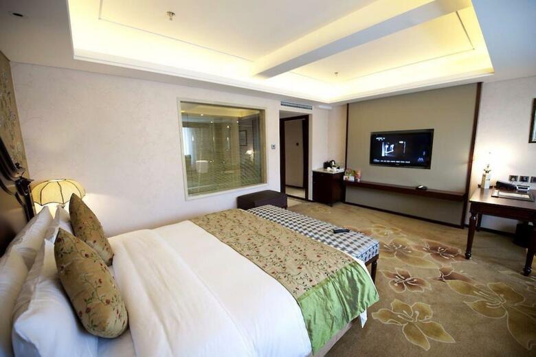 Royal Phoenix Hotel