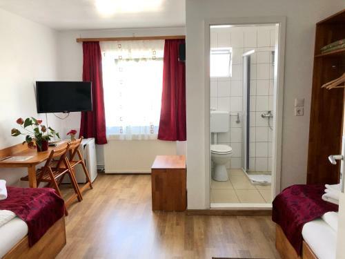 Hostal Pension Rote Rosen
