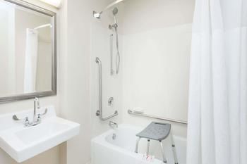 Hotel Baymont Inn And Suites Peoria