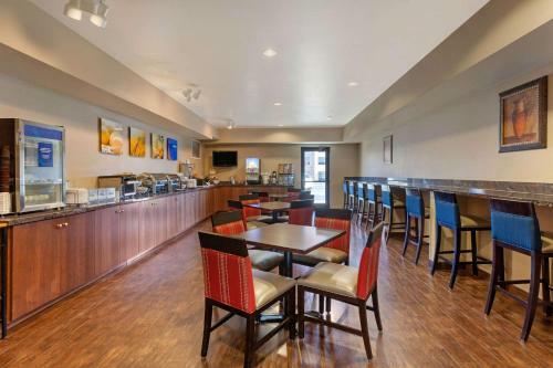 Hotel Comfort Inn & Suites Page
