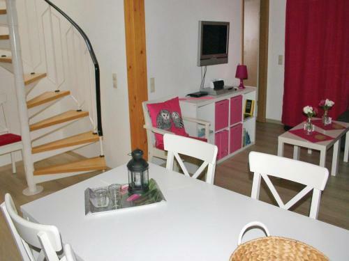 Five-bedroom Holiday Home Reimboldsh�user 05