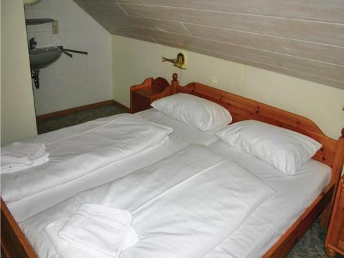 Five-bedroom Holiday Home Reimboldsh�user 05