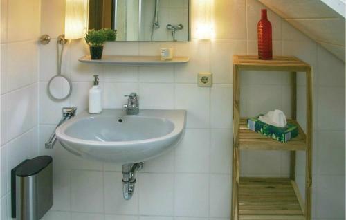 Five-bedroom Holiday Home Reimboldsh�user 05