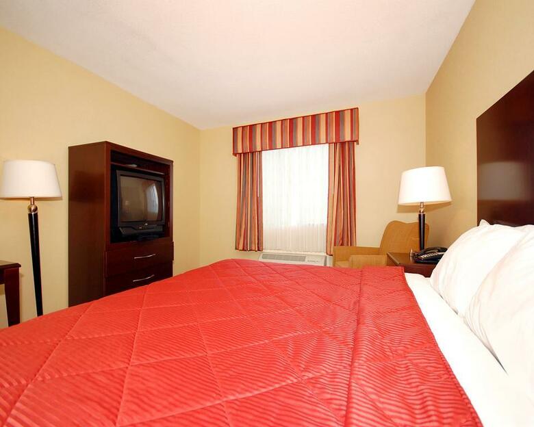 Hotel Comfort Inn & Suites
