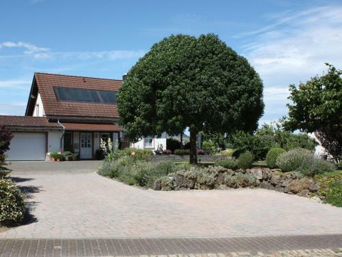 Cozy Apartment In Rommersheim Near Forest