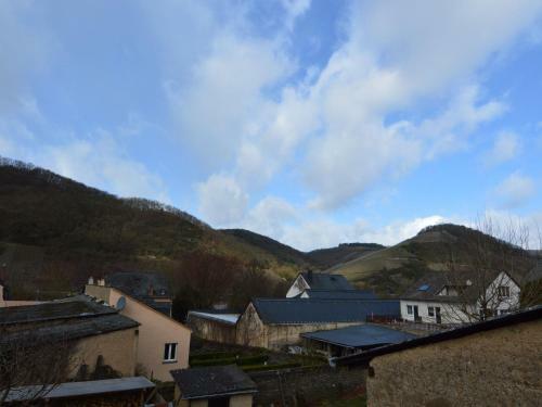 Charming Holiday Home In Neumagen-dhron Near Moezel