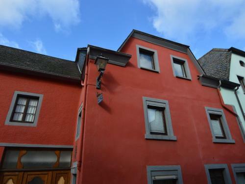 Charming Holiday Home In Neumagen-dhron Near Moezel