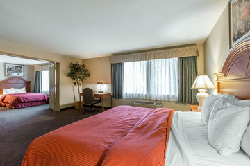 Hotel Clarion Inn & Suites