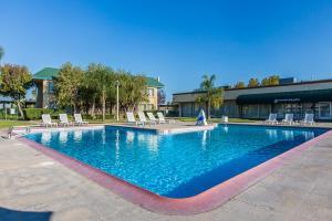 Hotel Clarion Inn & Suites