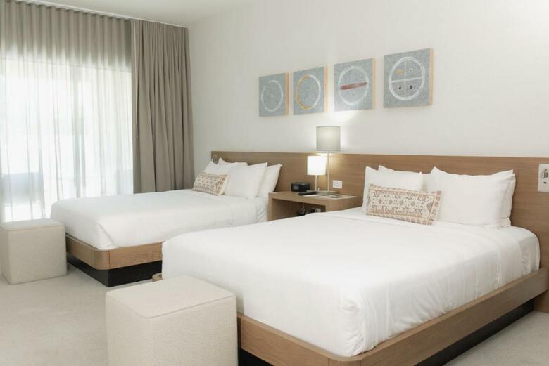 Hotel Carefree Resort & Conference