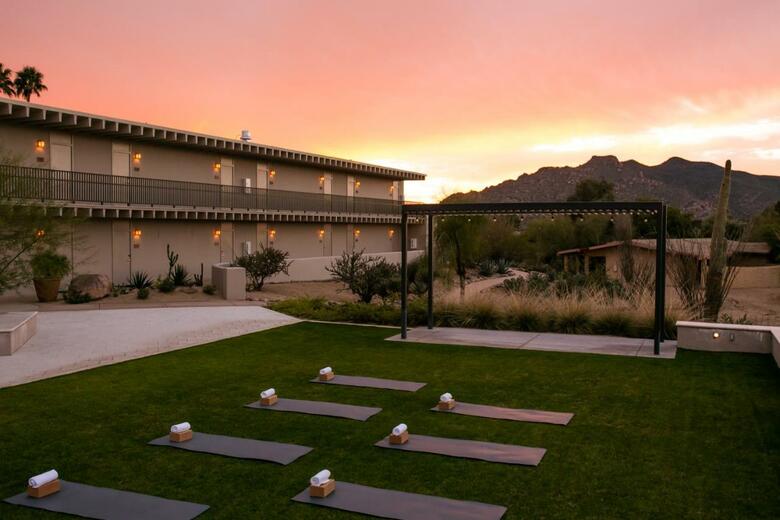 Hotel Carefree Resort & Conference