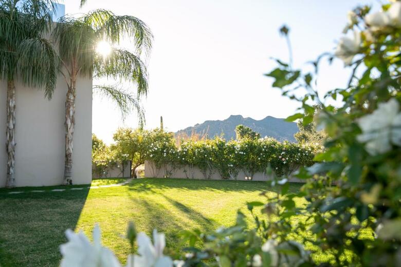 Hotel Carefree Resort & Conference