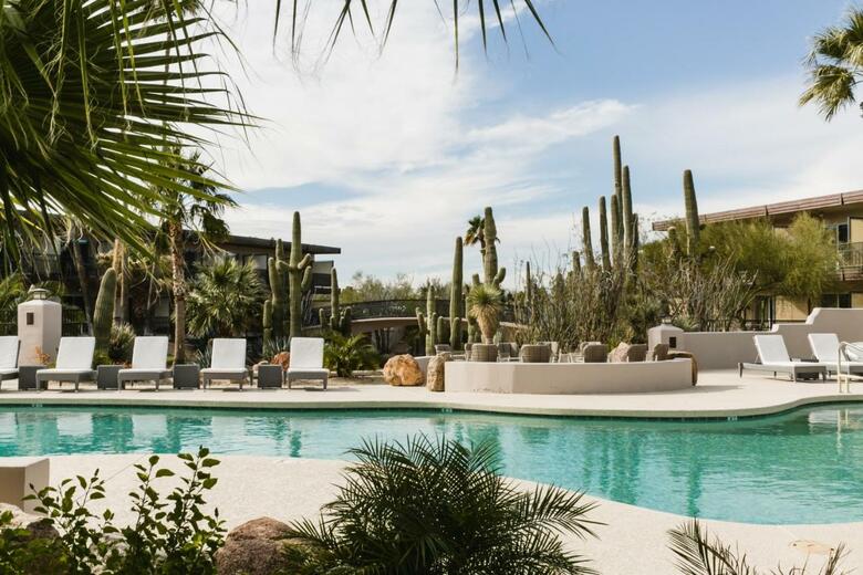 Hotel Carefree Resort & Conference