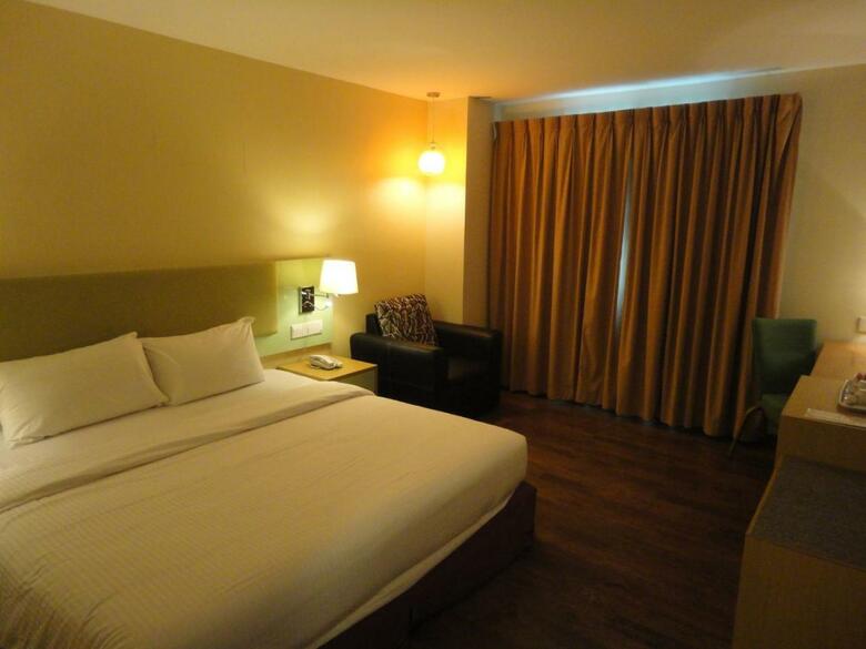 El Pavilion Hotel