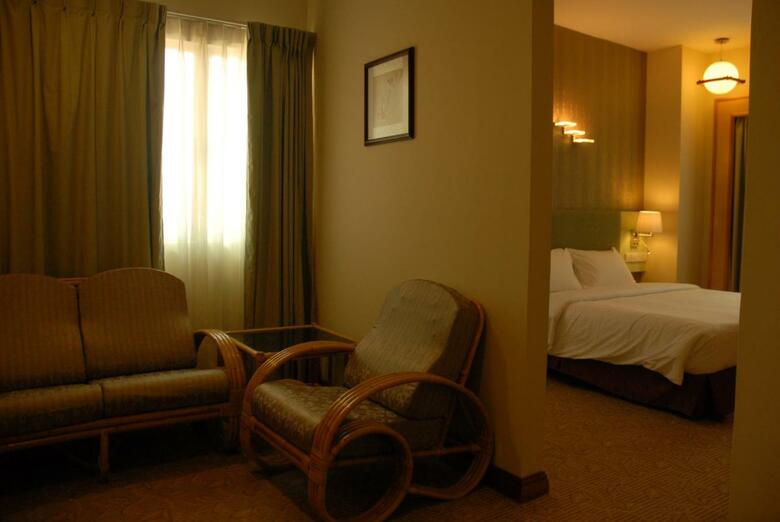El Pavilion Hotel