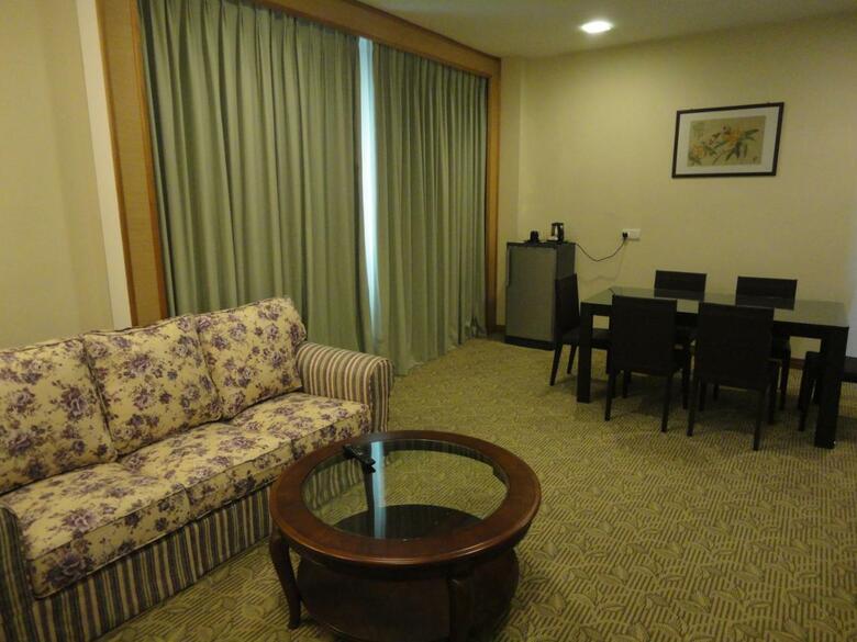 El Pavilion Hotel