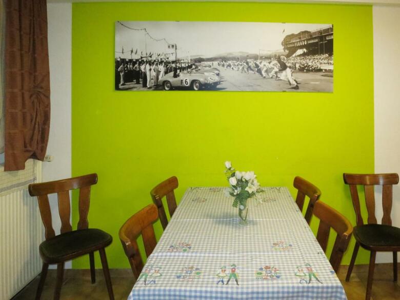 Apartment Dreser