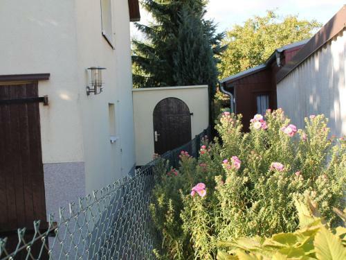 Homestyle Apartment In Kropelin With Terrace