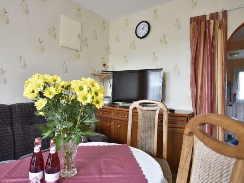 Beautiful Bungalow In Kropelin Near Sea