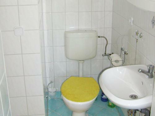 Beautiful Bungalow In Kropelin Near Sea