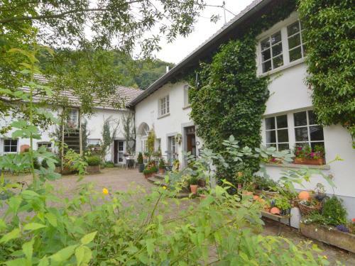 Romantic Ground-floor Apartment For 2 People