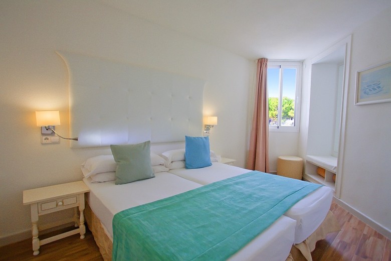 Hotel Fergus Style Cala Blanca Suites