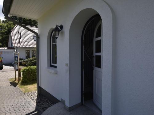 Spacious Apartment In Graal-muritz Germany With Balcony