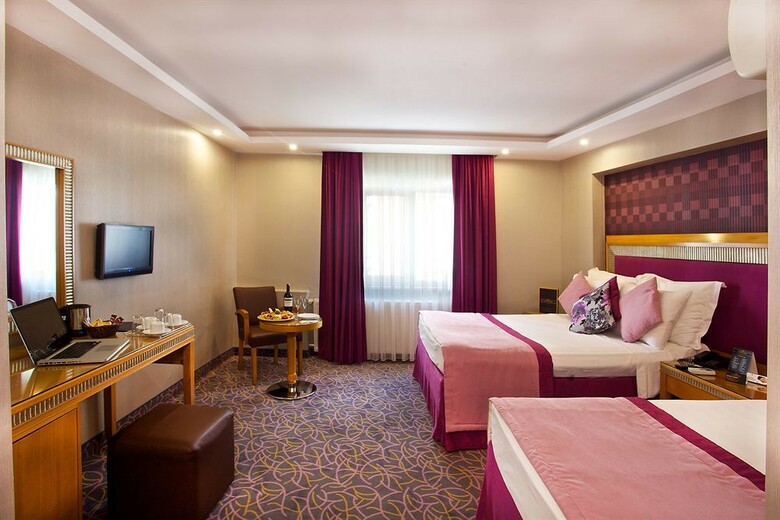 Carlton Hotel
