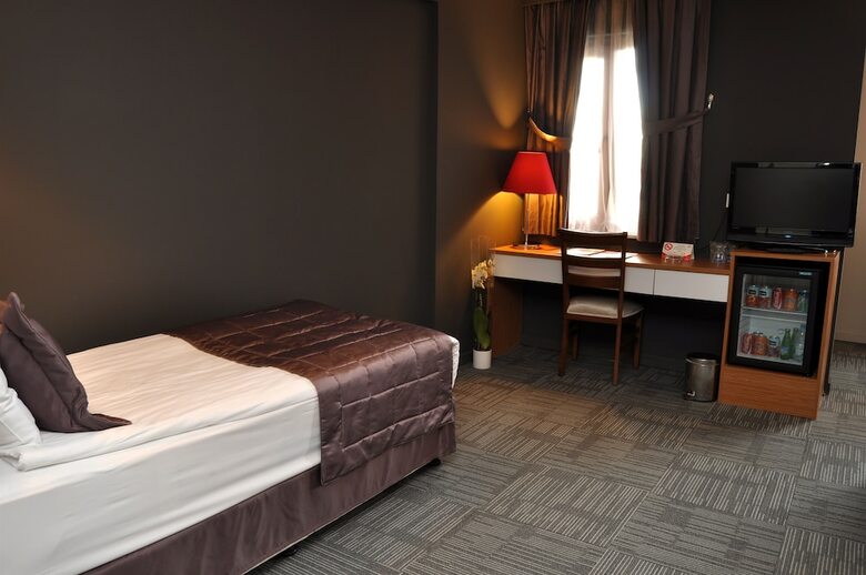 All Seasons Hotel