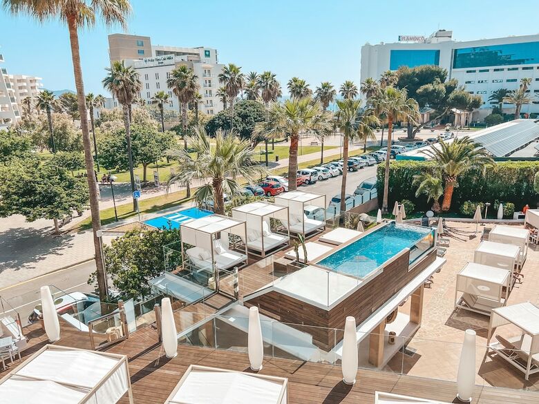 Aparthotel Marins Cala Nau