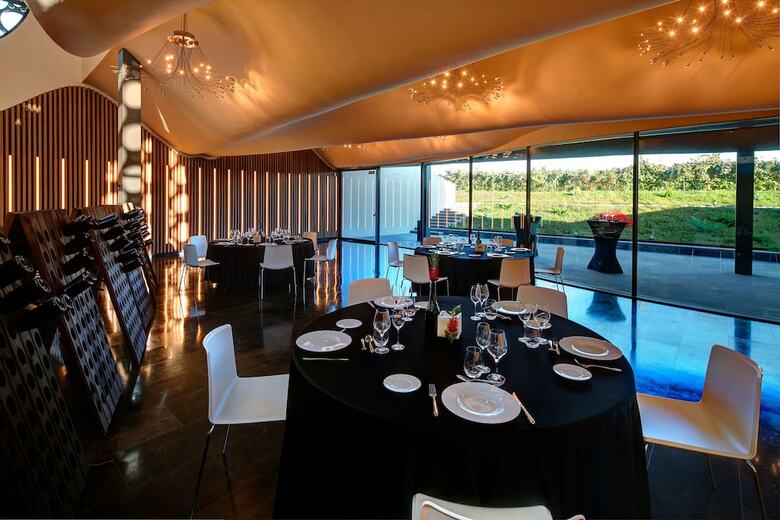 Cava & Hotel Mastinell
