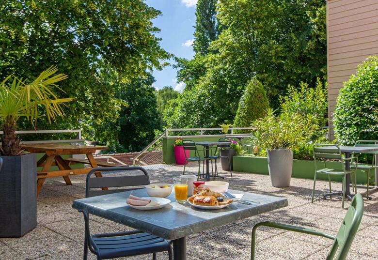 B&B Hotel Chartres Centre Cath�drale