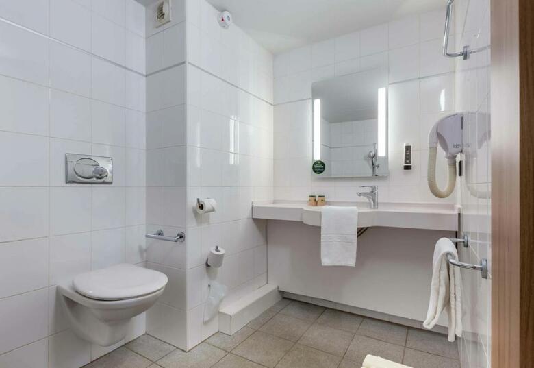 B&B Hotel Chartres Centre Cath�drale