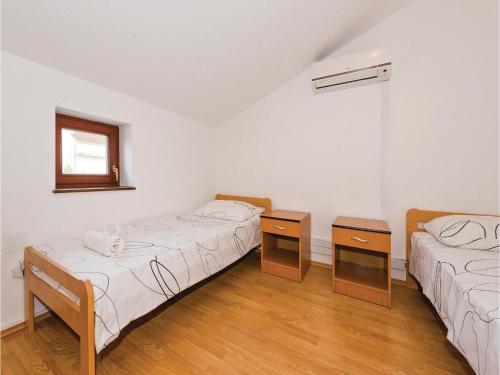 Two-bedroom Apartment In Bilice