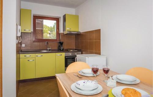 Two-bedroom Apartment In Bilice