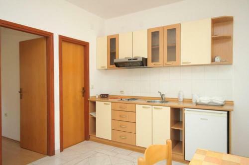 Apartments With A Parking Space Bozava (dugi Otok) - 8123
