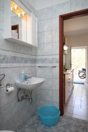 Apartments With A Parking Space Bozava (dugi Otok) - 8123